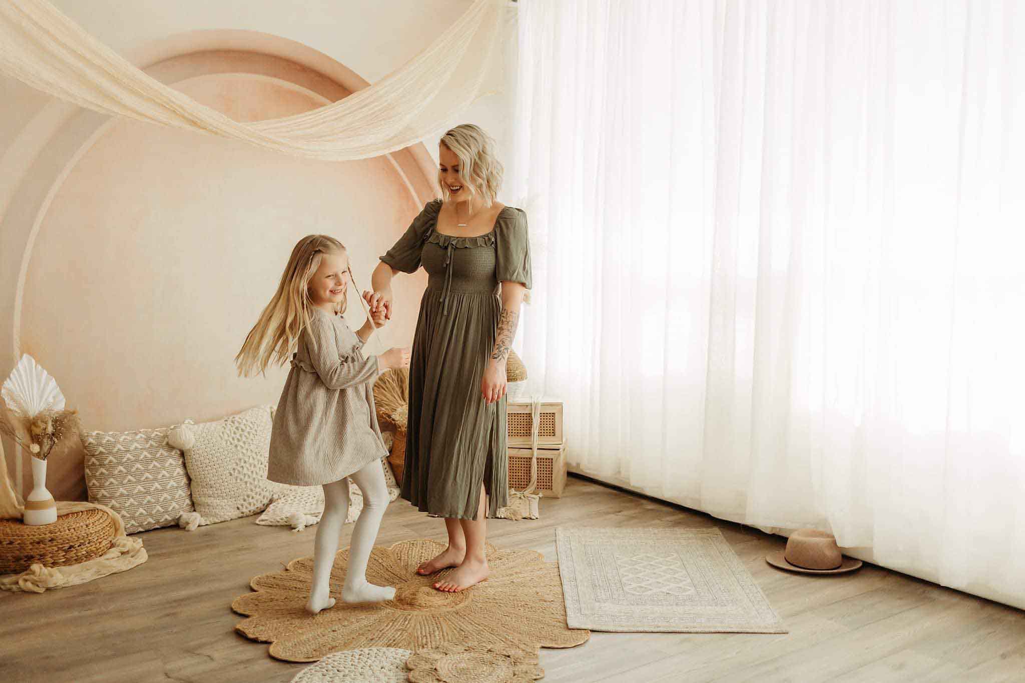 Kate Boho Art Arch Wall Backdrop Designed by Kate Image(note:with a little reddish brown)